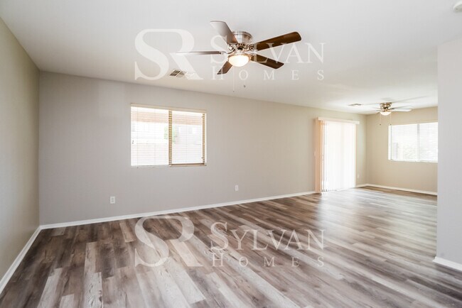 Building Photo - This is the home you have been waiting for!