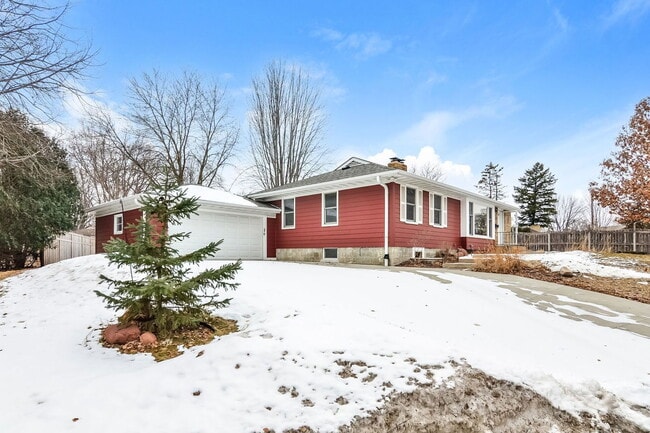 Building Photo - 2420 Sumter Ave S