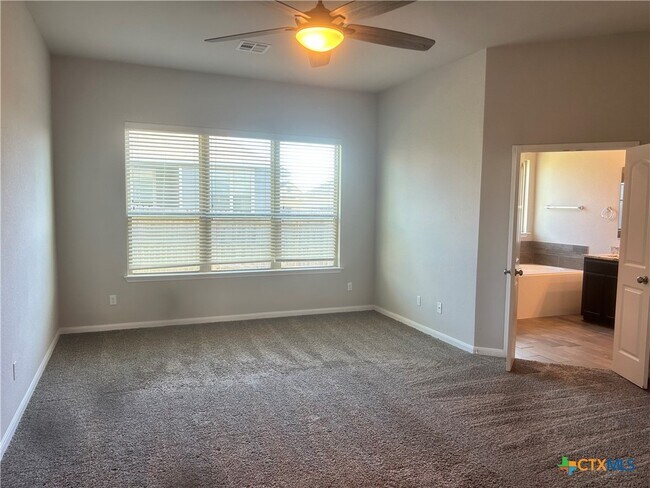 Building Photo - 1127 Kiskadee Branch Dr