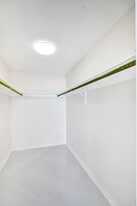 Building Photo - 3113 S Ocean Dr