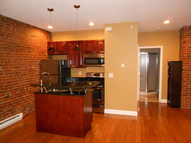 Building Photo - 98 Knight St