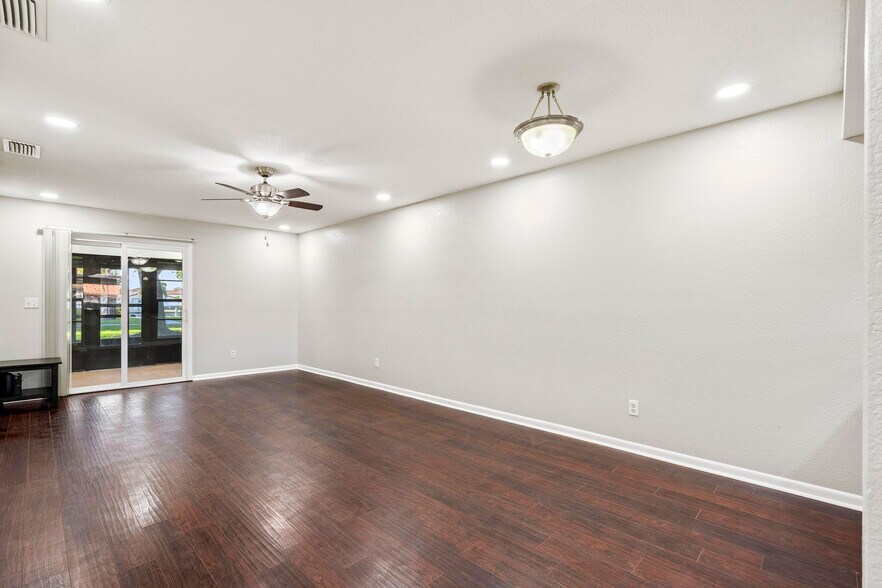 Building Photo - 7360 Ulmerton Rd