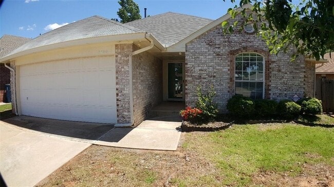 Primary Photo - 2100 Silver Fox Dr