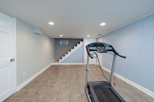 Building Photo - Charming 2 bdr, 2 bthr single family home in Belmont Cragin.