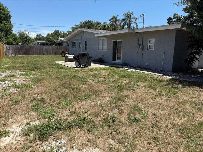 Building Photo - 4921 33rd Terrace N