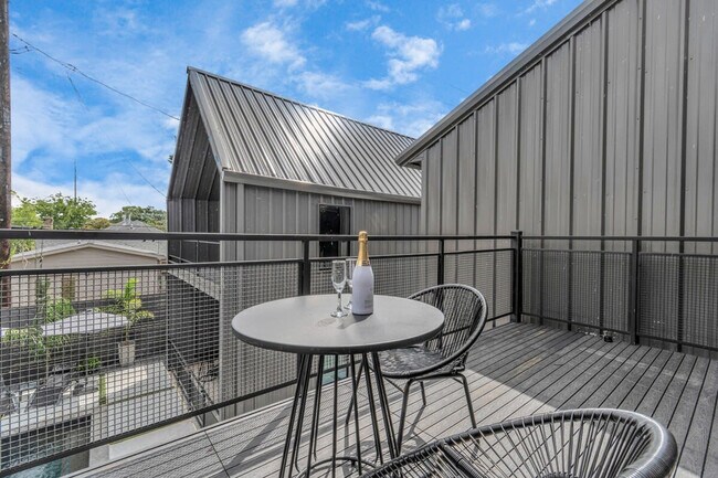 Building Photo - 2703 Blodgett St