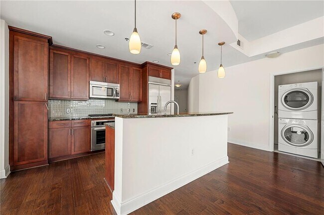 Building Photo - 270 17th St