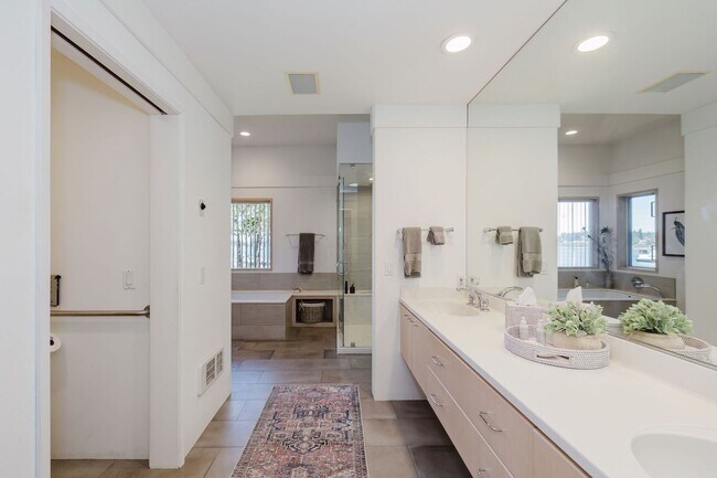 Building Photo - Furnished Bainbridge Island Waterfront Home with Incredible Views