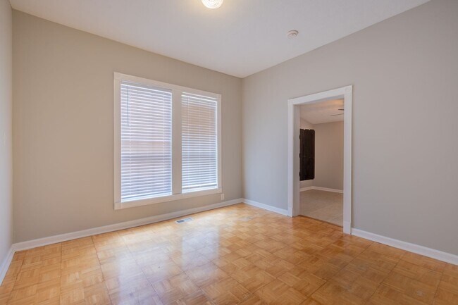 Building Photo - Available Now!  Affordable, Move-In Ready Home close to Interstate & Downtown Columbus.