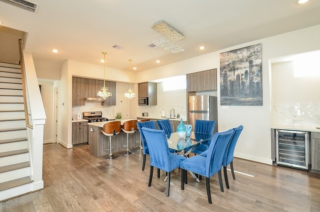 Building Photo - 5811 Fairdale Ln