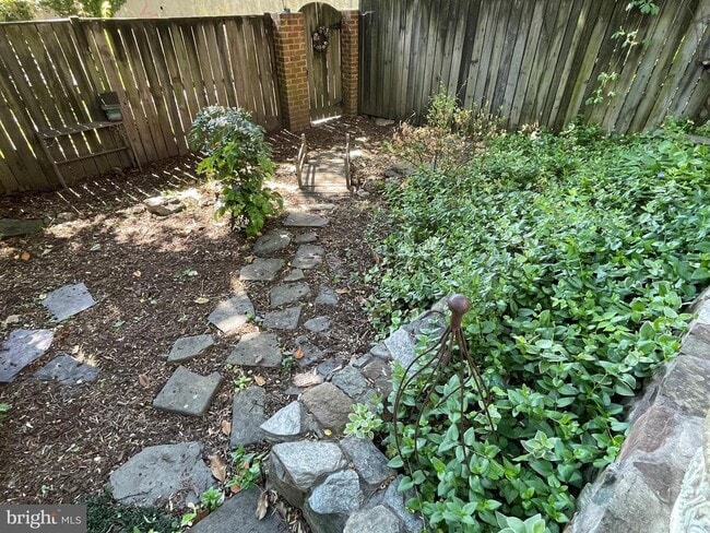 Building Photo - 19 Sunset Dr