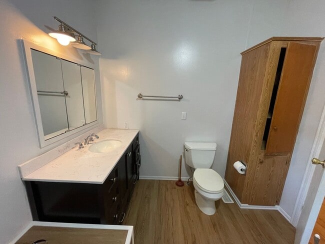 Building Photo - Lakebay 3 Bedroom Available Now, Fenced Yard & More! $500 Move in Bonus!