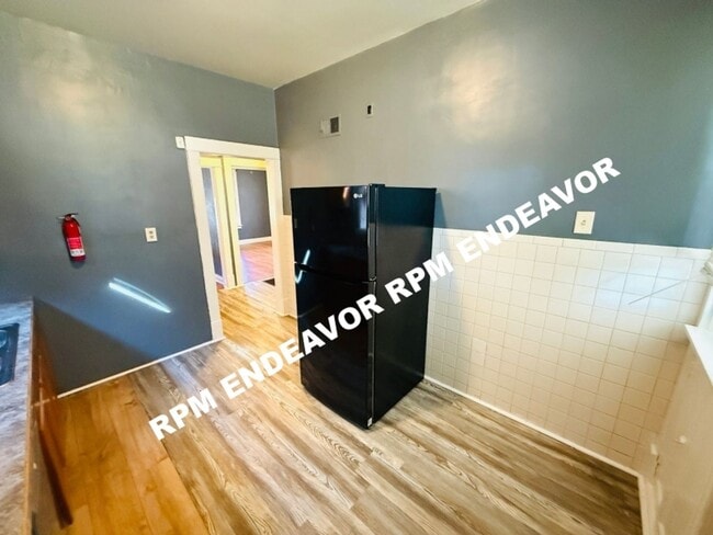 Building Photo - Move-In Ready 2-Bedroom Home with Fenced Yard in Quiet Neighborhood