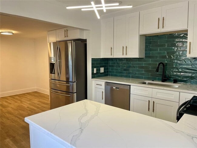 Building Photo - 2118 S Venus St