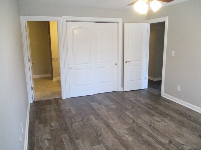 Building Photo - 580 Somerset Ln