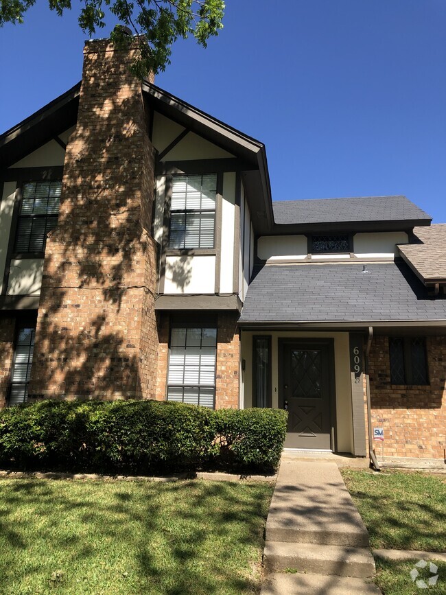 Building Photo - 609 Windgate Ct