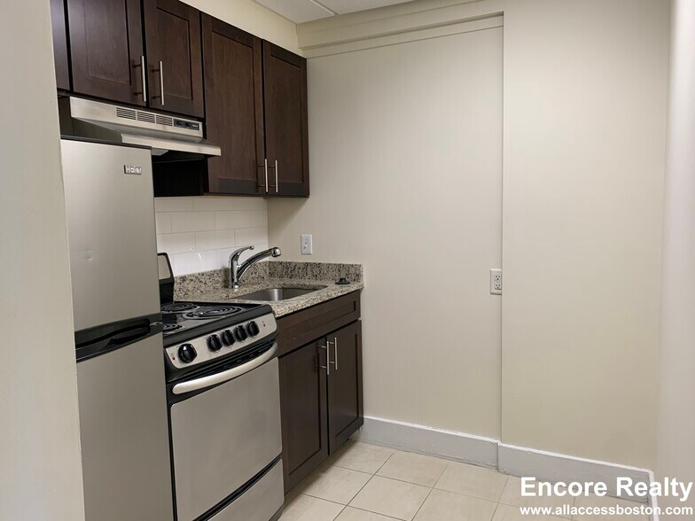 Building Photo - 62 Boylston St