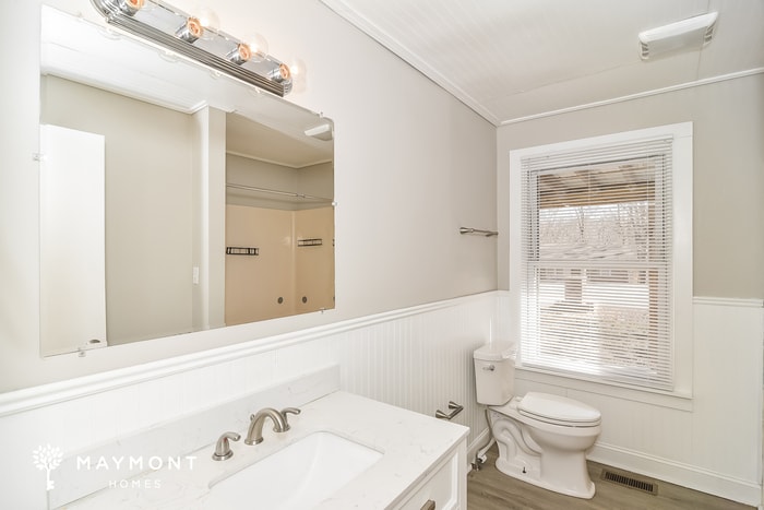 Building Photo - 2044 Dinsmore Rd