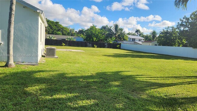 Building Photo - 295 NE 150th St