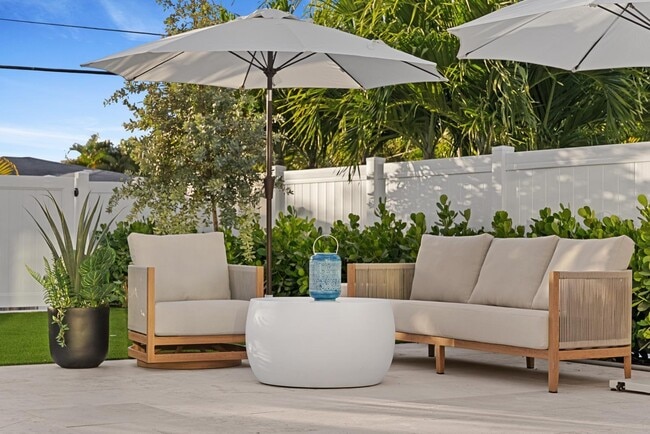 Building Photo - 220 S Swinton Ave