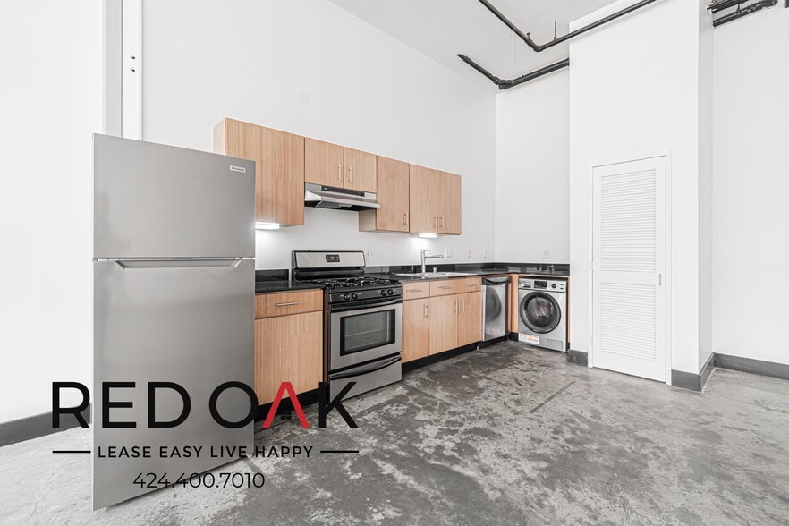 Building Photo - 620 Main St