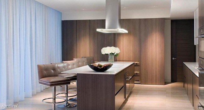 Building Photo - 3 br, 2 bath Condo - 5301 Balboa Blvd Unit F5