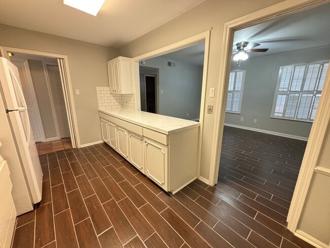 Building Photo - CONDO WITH ALL BILLS PAID