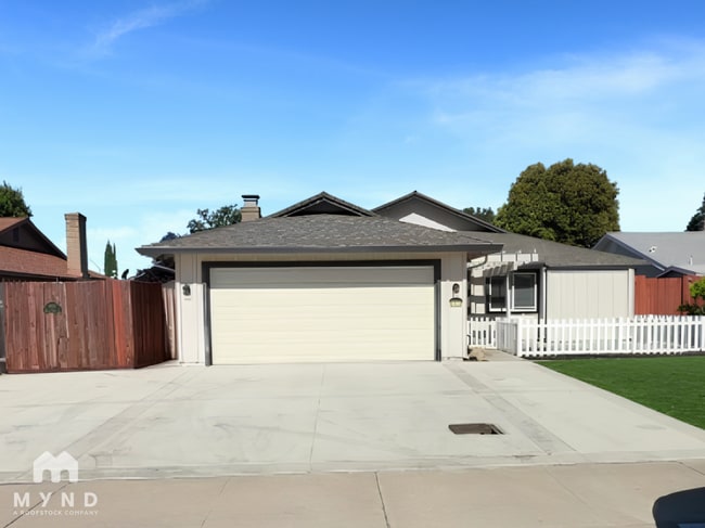 Building Photo - 9835 Honey Bear Ln
