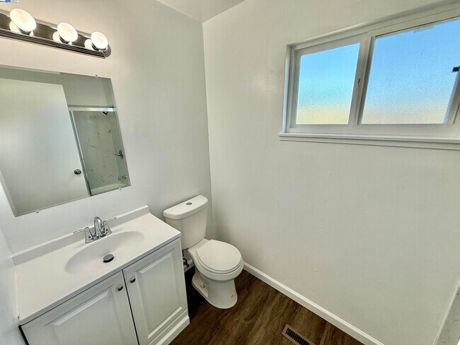 Building Photo - 809 Coburn Ct