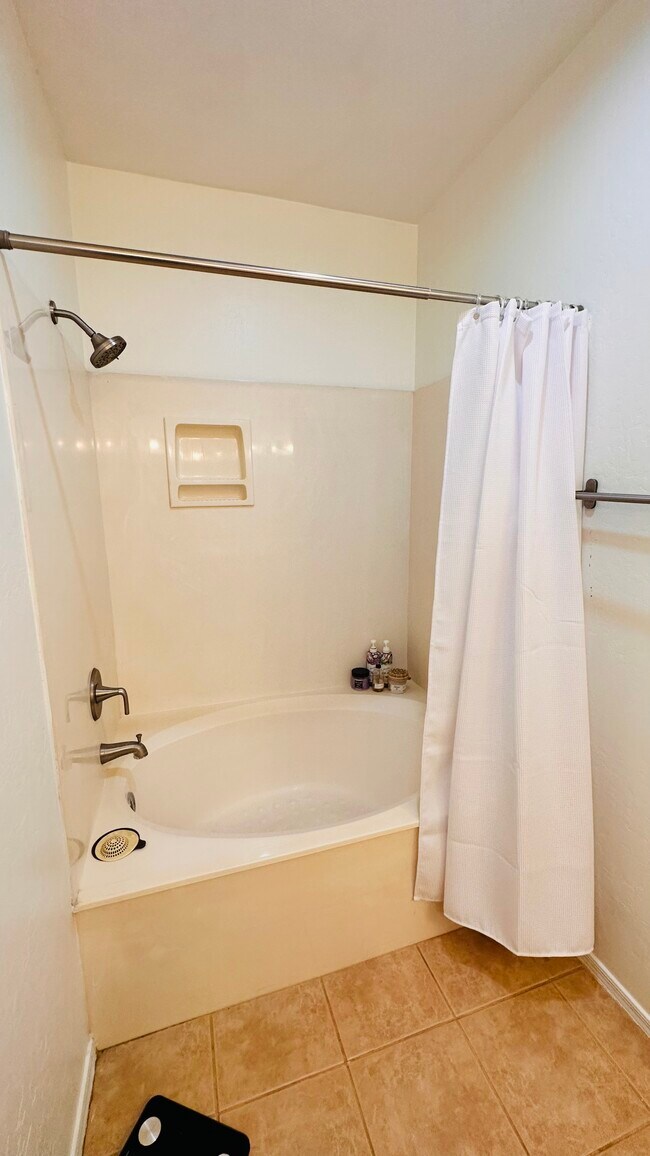 Building Photo - 10655 N 9th St