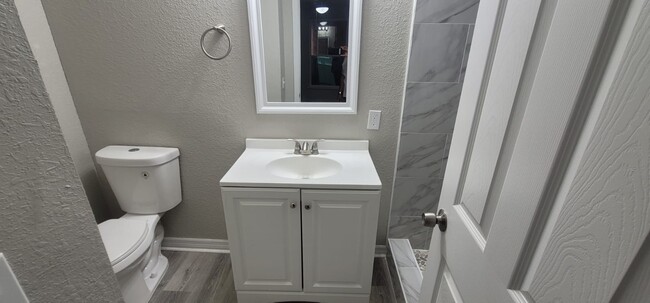 Building Photo - 1550 W 32nd St