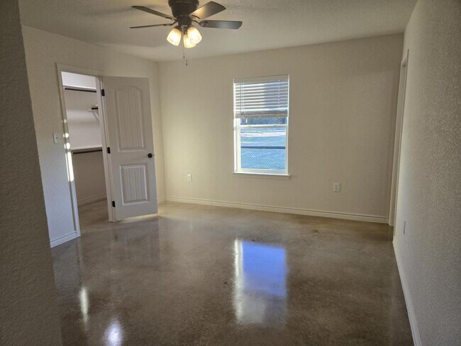 Building Photo - 205 Stillhouse Rd