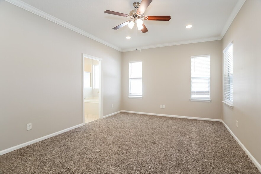 Building Photo - 3092 Litchfield Dr