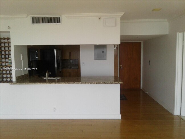 Building Photo - 7601 E Treasure Dr