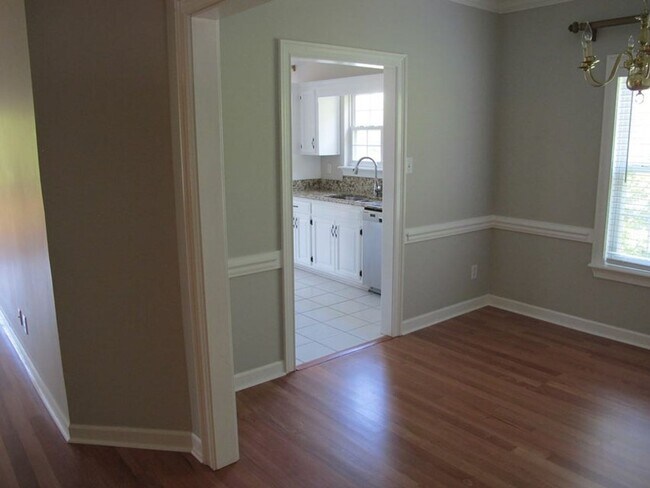 Building Photo - Upscale Lakefront Home  In the Heart of Martinez