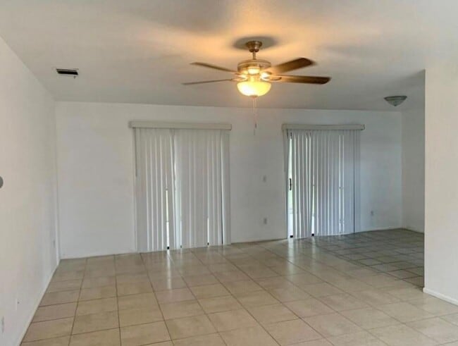 Building Photo - VERO BEACH HIGHLANDS