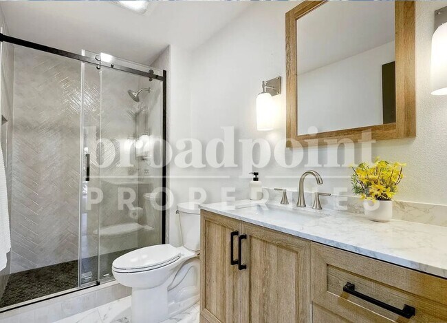 Building Photo - 2507 Navarra Dr