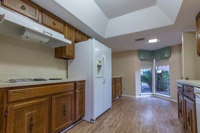 Building Photo - 6461 Southpoint Dr