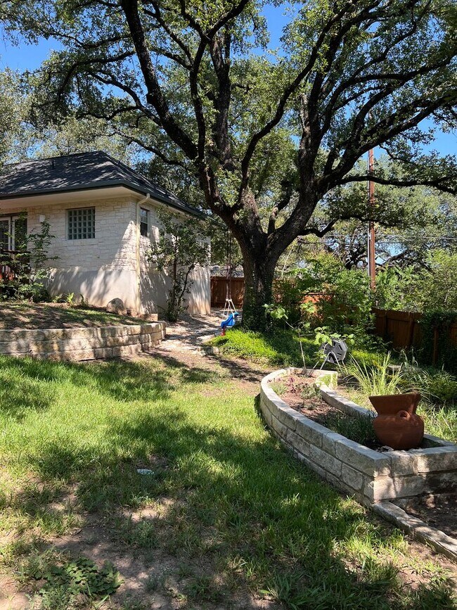 Building Photo - Large Home In and Established Neighborhood...