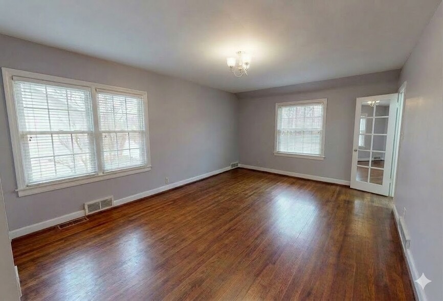 Building Photo - 2223 Saratoga Dr