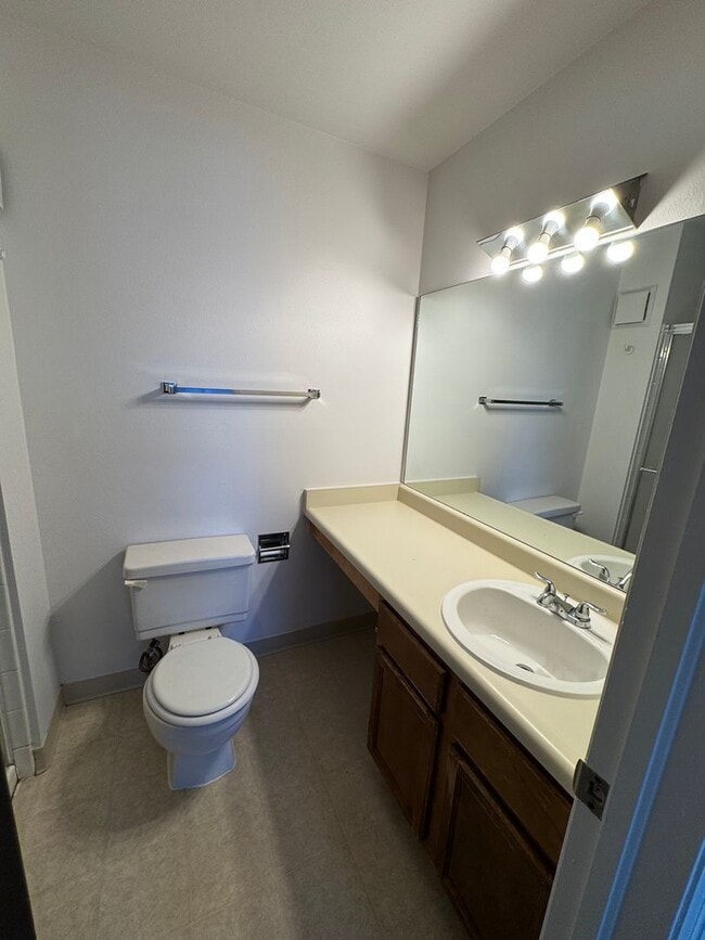 Building Photo - 2 bedroom, 2 bath condo on Southwest side of Colorado Springs, MOVE IN SPECIAL