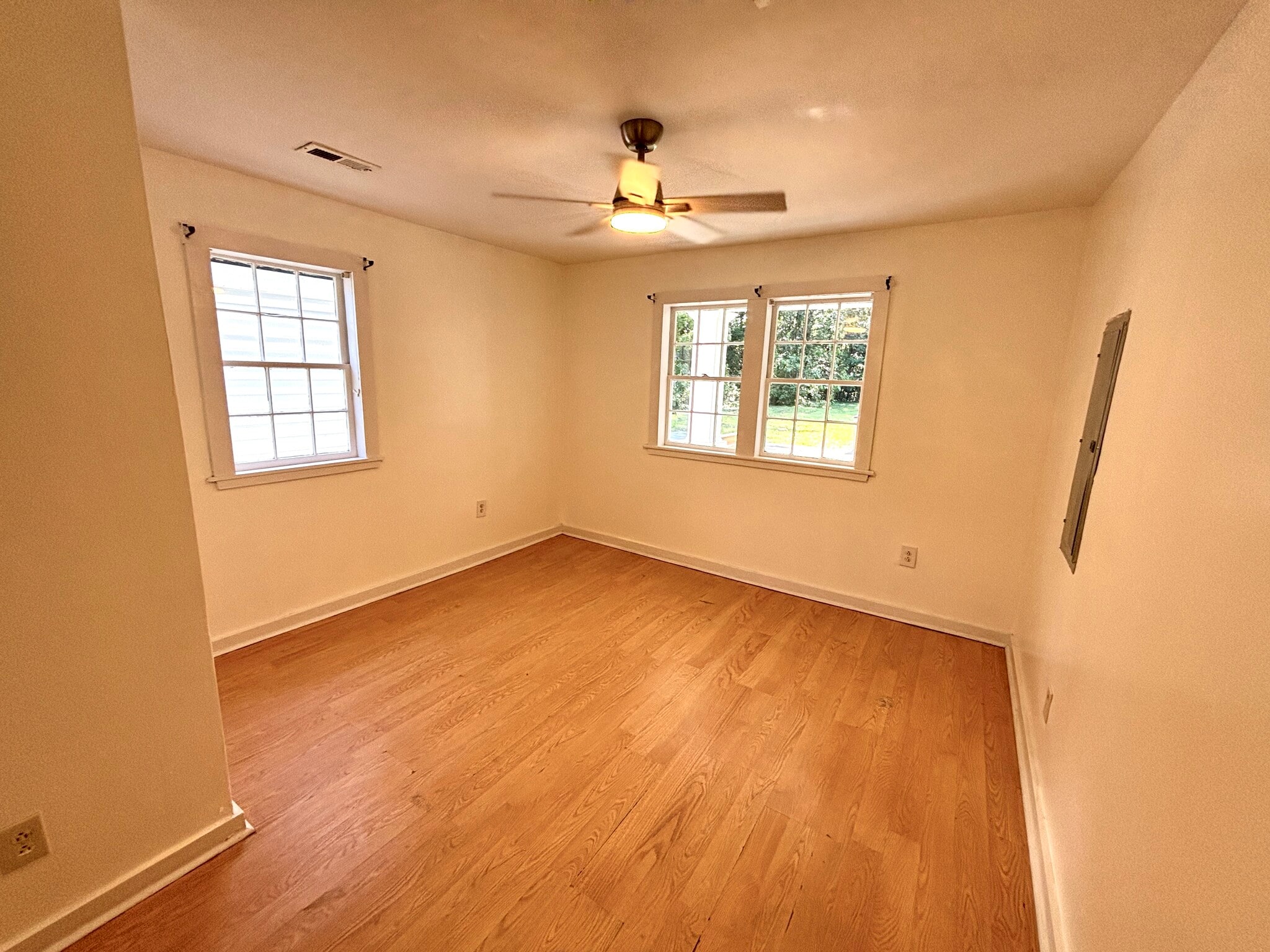 Building Photo - 4718 Mint Ave