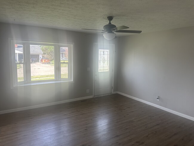 Building Photo - 1207 Chalet Ave