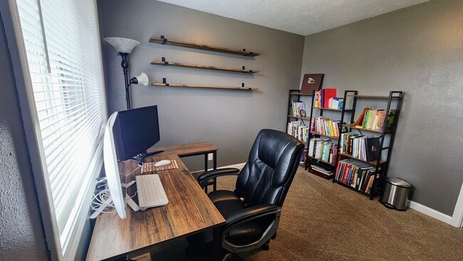 Building Photo - Updated 3 Bedroom Home Located in SW Lebanon