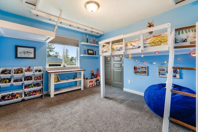 Building Photo - Beautiful home in SW Bend!  Large fenced i...