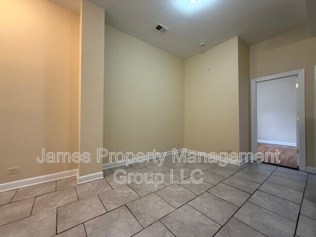 Building Photo - 2213 W Washington Blvd