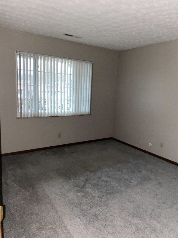 Building Photo - 1103 W Maple St