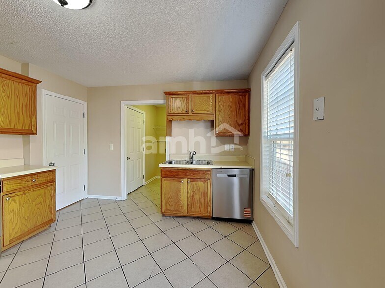 Building Photo - 76 Oak Springs Ln