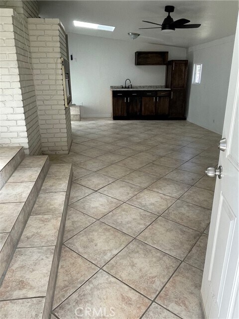 Building Photo - 44446 Loneoak Ave