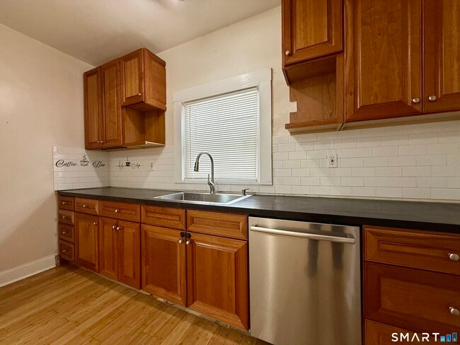 Building Photo - 74 High St